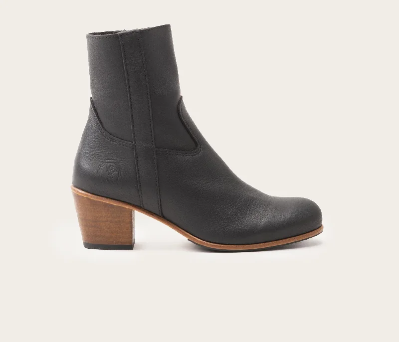 trendy women’s combat boots for casual looks -Gisèle Supple Black