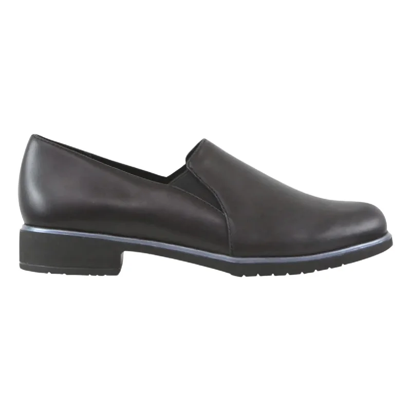 comfortable shoes for women’s holiday travels -Munro Women's Kam Black Calf