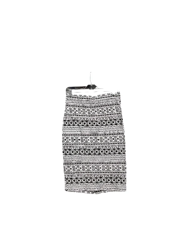 elegant clothing for women’s holiday parties -Skirt Midi By Iris In Black & White, Size: L